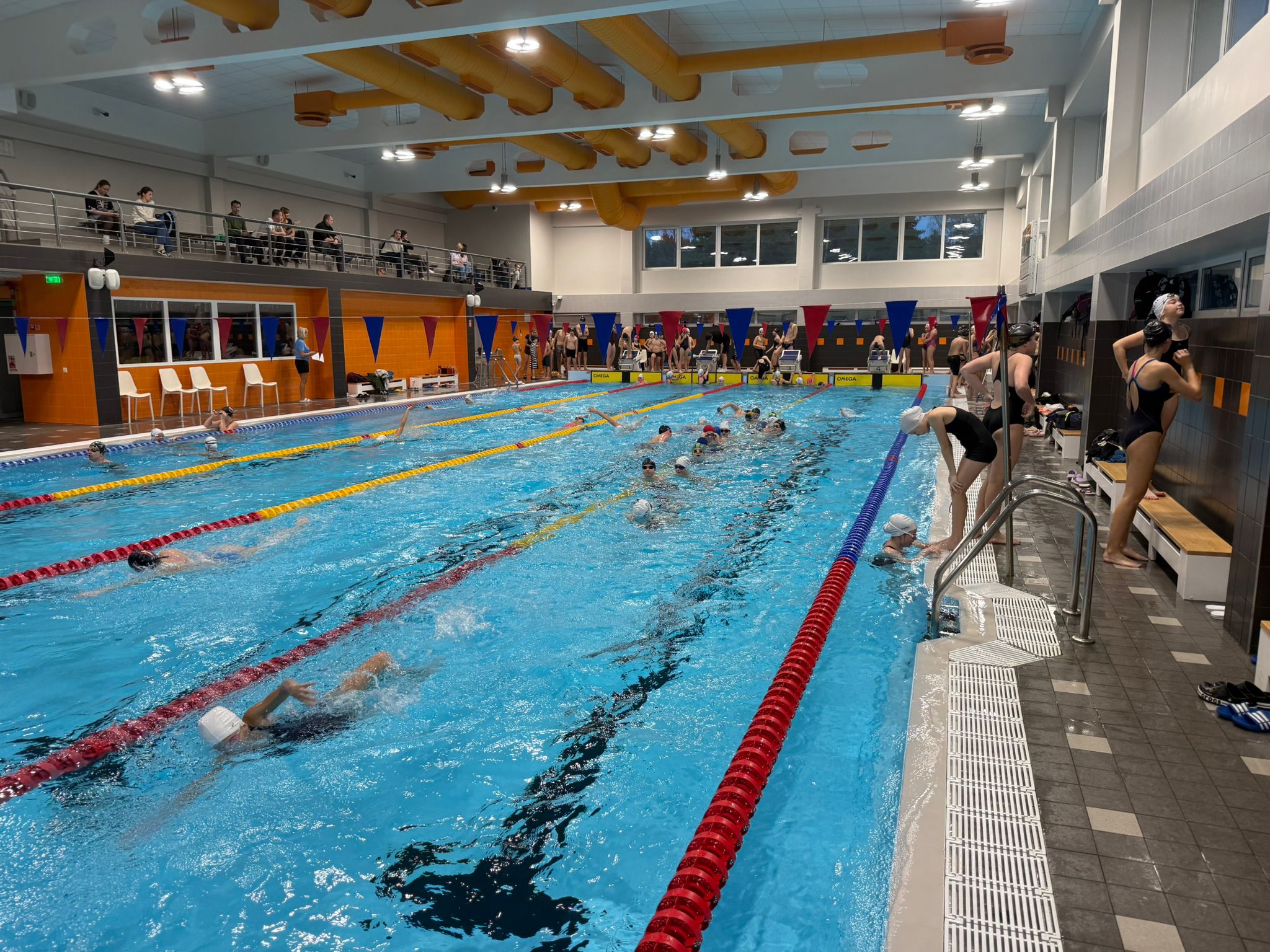 Mūsu sportistiem medaļas peldēšanas sacensībās “Ziemassvētku čempionāts”