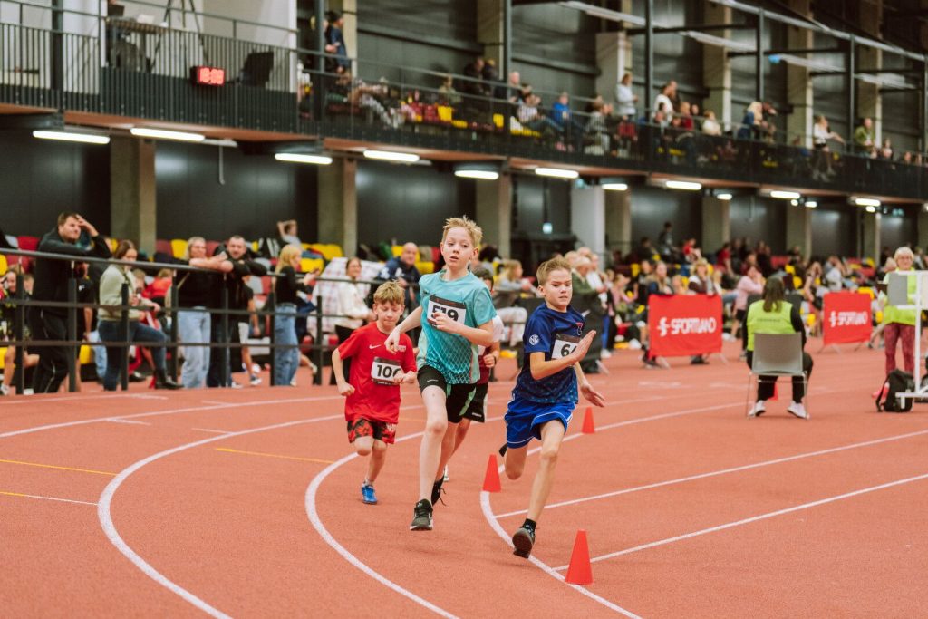 skriešanas sektorā skrien mūsu audzēknis