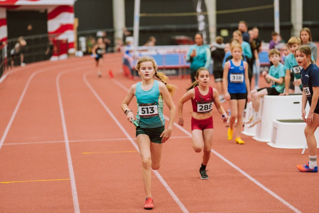 skriešanas sektorā notiek stafešu skrējiens