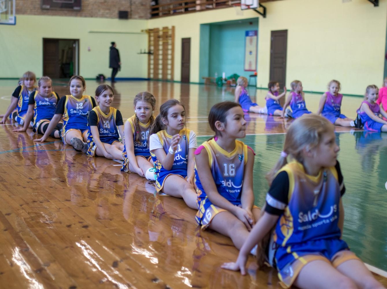 Mūsu jaunākajām basketbolistēm “Jaunpils kausā” 1.vieta