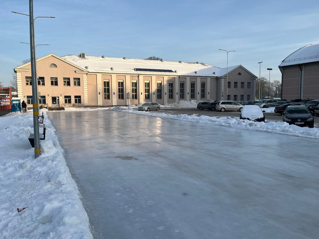 skats uz publisko slidotavu