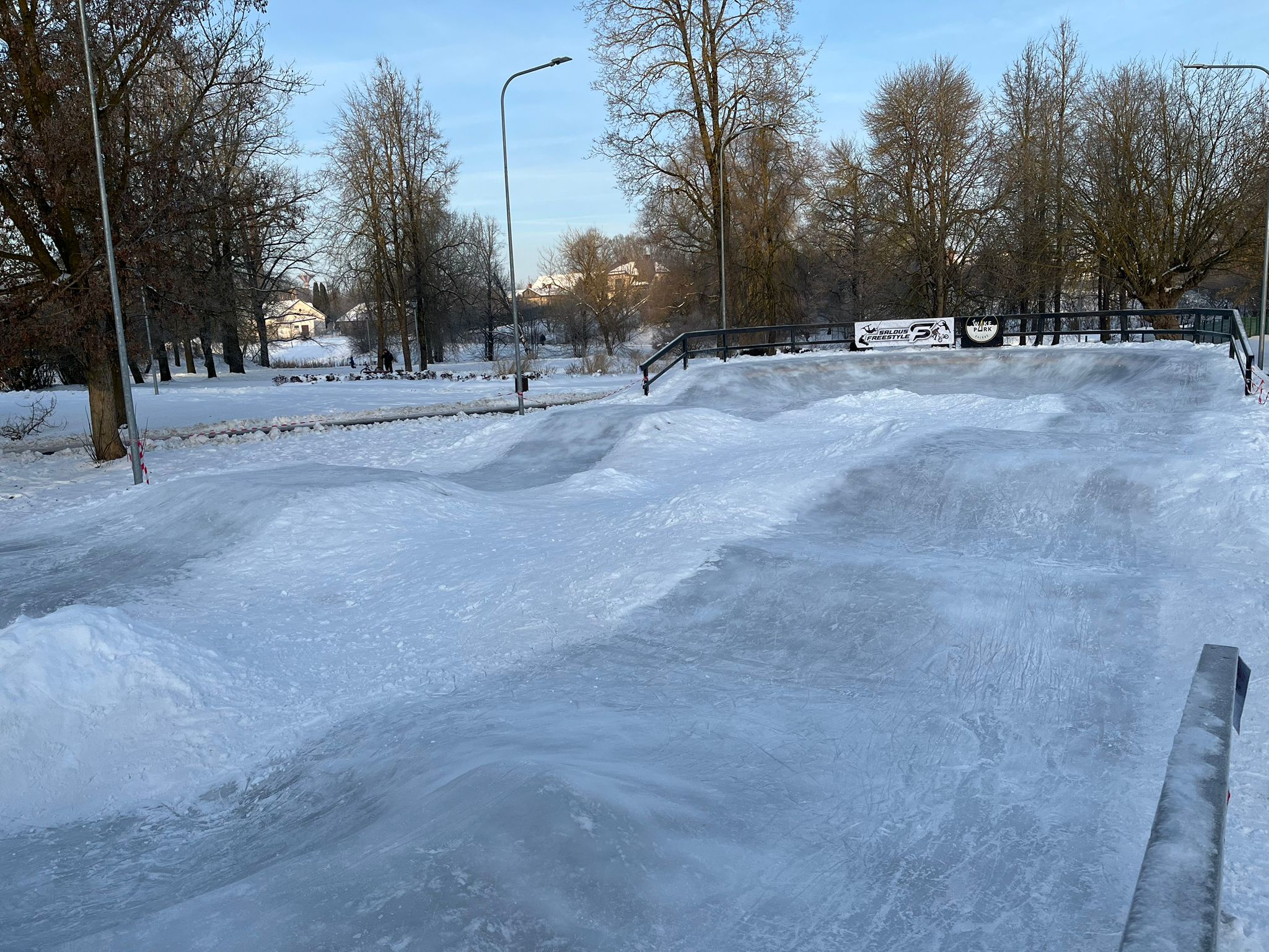 Saldus skeitparkā tapis ledus “pumptrack” – ieskaties lietošanas noteikumos!